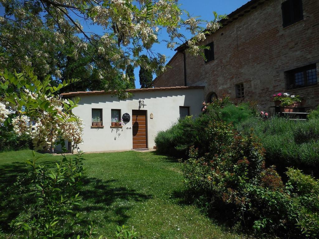 Al Giardino Degli Etruschi Guest House คิอูซี ภายนอก รูปภาพ